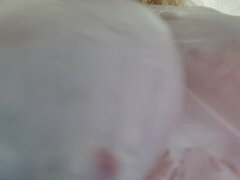 Χαλαρά βυζιά, Μόνος