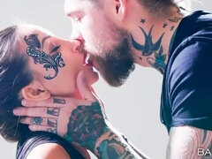Anal, Store pupper, Kukk suging, Brunette, Bakfra, Hardcore, Slikking, Tattovering