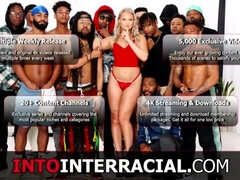 Grosse bite, Doigter, Interracial, Léchez, Petite femme, Chatte, Rasée, Nénés