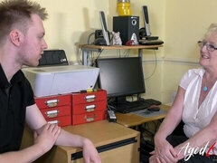 Μεγάλος κώλος, Μεγάλος πούτσος, Μεγάλα βυζιά, Ξανθιά, Πίπα, Σε στάση σκύλου στα τέσσερα, Ώριμη