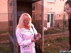 Beauté, Blonde, Sucer une bite, Femme couguar, Gorge profonde, Mature, Maman, Belle mère
