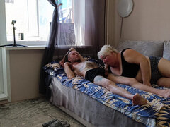 Enthousiasteling, Mooie dikke vrouwen, Pijpbeurt, Stel, Sperma in mond, Sperma shot, Rijpe lesbienne