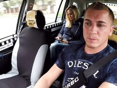 デカ尻, デカパイ, ブロンド, フェラチオ, 車, バック, 手コキする, ストリッピング