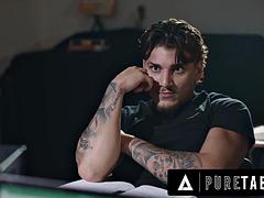 Stor pik, Pik sutte, Brunette, Fanget, Hårdt, Offentlig, Studerende, Lærer