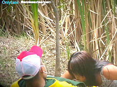 Zunaj, Majhen, V javnosti