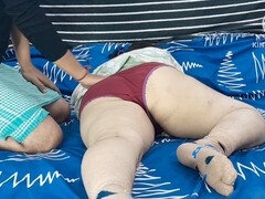 Far, Indier, Kysse, Offentlig