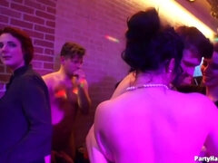 Leie, Grosse titten, Blondine, Blasen, Besamung, Spermaladung, Gruppe, Lesbisch