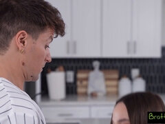 Bratr, Brunetka, Ženský, Přírodní prsa, Orgasmus, Kalhotky, Sestra, Kuřba sání