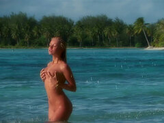 Plaża, Blondynka, Lizanie, Mamuśka, Orgia, Na wolnym powietrzu, Drobna, Tatuaż