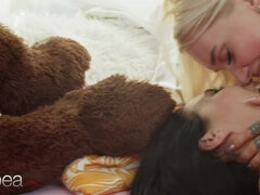 Negro, Rubia, Checa, Penetracion con dedos, Lesbiana, Afeitado, Adolescente, Tetas