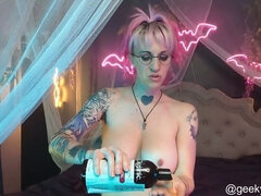 Amatorka, Duże cycki, Erotyczne rozmowy, Femdom, Tatuaż