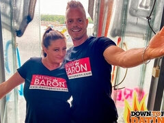 Amatør, Stor rumpe, Store pupper, Kukk suging, Brunette, Lubben, Bakfra, Utendørs