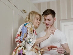 Tekintélyes didik, Szőke, Gesztenyebarna, Felszarvazott, Kőkemény, Hd, Érett koros, Orosz