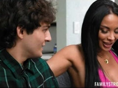 18 éves, Tekintélyes didik, Gesztenyebarna, Ondó fröcskölés, Arcra élvezés, Fiú, Mostoha, Tini