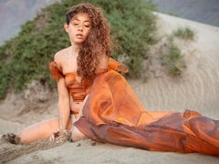 Stor røv, Stor pik, Pik sutte, Brunette, Naturlige bryster, Lille kvinde, Teenager, Bryster