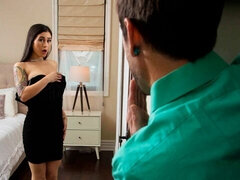 Sovrum, Stor stjärt, Stor kuk, Stora tuttar, Avsugning, Brunett, Doggystyle, Mager