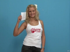 Zadok, Blondína, Prsnatá, Masturbácia, Sólo, Teenka, Kozičky