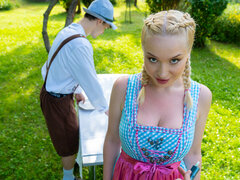 Culo grosso, Bionda, All'aperto