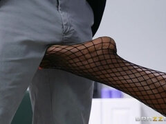 Culo grosso, Tette grandi, Nero, Di colore, Piedi, Tacchi, Pantaloncini sintetici, Piercing