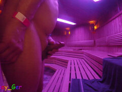 Amateur, Rondelette, Allemand, Masturbation, Public, Sauna