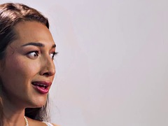 Babe, Store bryster, Buttet, Give finger, Behåret, Onani, Solo, Bryster
