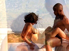 Negro, Al aire libre