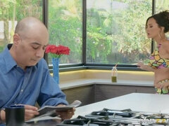 Спальня, Большие сиськи, Брюнетки, Сперма на лице, Лизание, Мастурбация, От первого лица, Влажная