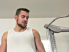 In den arsch, Grosse titten, Bisexuell, Blasen, Doppelpenetration, Schwul, Sporthalle, Flotter dreier