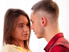 Pik sutte, Brunette, Håndjob, Kysse, Slikning, Fisse, Teenager, Bryster