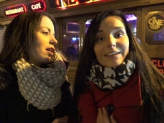 Store bryster, Brunette, Hundestilling, Håndjob, Hårdt, Pov, Barberet, Tatovering