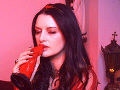 Gesztenyebarna, Verseny, Maszti, Egyedül, Tetkó, Játékszerek