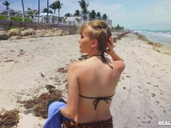 Amerikanisch, Strand, Blondine, Spermaladung, Lecken, Zierlich, Pov, Muschi