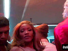 오랄섹스, 클럽, 얼굴에, 갱뱅, 흥청망청 놀기, 파티, 공개적인