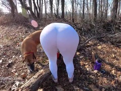 Enthousiasteling, Bruinharig, Flashing, Moeder die ik wil neuken, Buiten, Openbaar, String, Vrouw