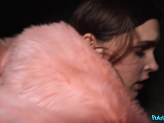 Любители, Минет, Брюнетки, Член, Европейки, Натуральные сиськи, На публике, Студентка