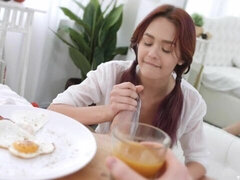 Hálószoba, Hatalmas hátsó, Monumentális dákó, Cumizás, Természetes mellek, Vöröshajú, Tini, Begyek