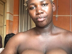 Amatør, Store smukke kvinder, Sort, Naturlige bryster, Hænge patter, Bad