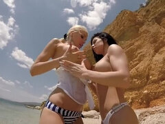 Summertime lesbian loving