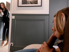 Анальный секс, Большая жопа, Большой член, Большие сиськи, Брюнетки, Короткая стрижка, Тощие, Молоденькие