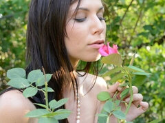 큰 엉덩이, 큰 가슴, 흑갈색 머리, 핑거링, 야외의, 빼빼한, 혼자, 청소년