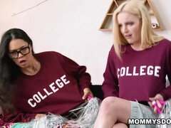 Università, Fetish, Hardcore, Baciando, Lesbica, Mamma che vorrei scoparmi, Figa, Terzetto