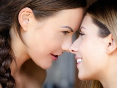 Брюнетки, Застукали, Пальцем, Лесбиянка, Натуральные сиськи, На природе, Бритые, Сиськи