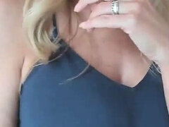 Amatør, Stor rumpe, Blond, Hunn, Briller, Onani, Milf, Alene