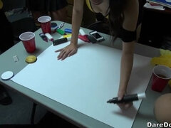 Bruinharig, Universiteit, Slaapzaal, Groep, Slipje, Feest, Geschoren, Tiener