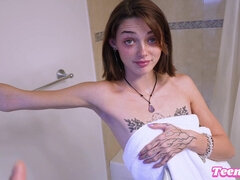 Leie, Bad, Grosser schwanz, Blasen, Sperma im mund, Pov, Jungendliche (18+), Titten