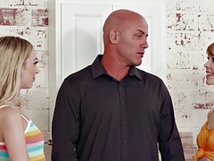 Sucer une bite, Branlette thaïlandaise, Huilée, Rousse roux, Maigrichonne, Adolescente, Plan cul à trois, Nénés