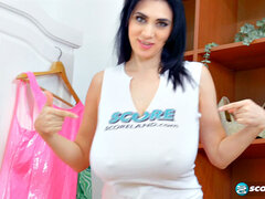 Velké kozy, Bikini, Brunetka, Sólo, Prsa v akci