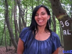 Betti, greedy beurette, gets caught in the middle of the forest!