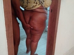 Tante, Salle de bains, Belle grosse femme bgf, Gros cul, Indienne, Petite femme, Chatte, Jarretelles