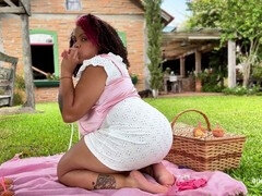 Amateur, Anal, Culo grande, Negro, Pedorrearse, Al aire libre, Solo, Tatuaje